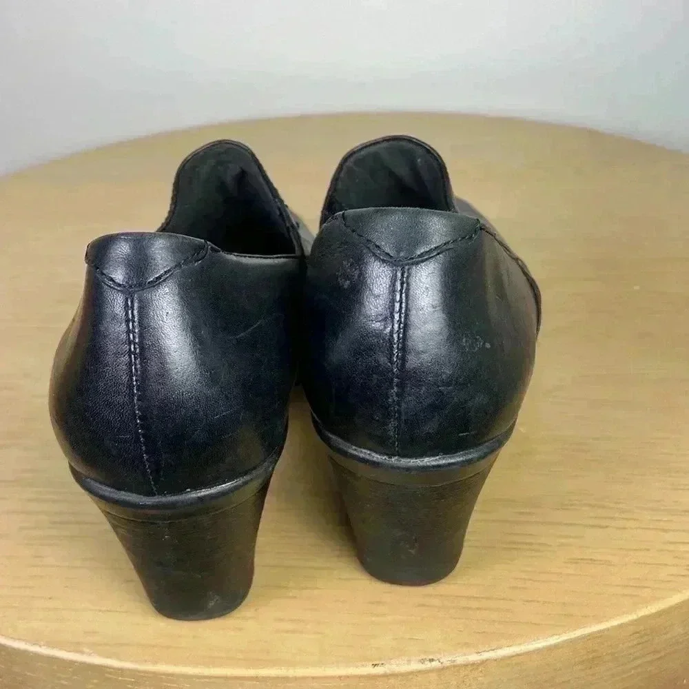 Clarks‎ Heeled Black Leather Loafer Womens 9.5 Business Casual Comfortable Shoe